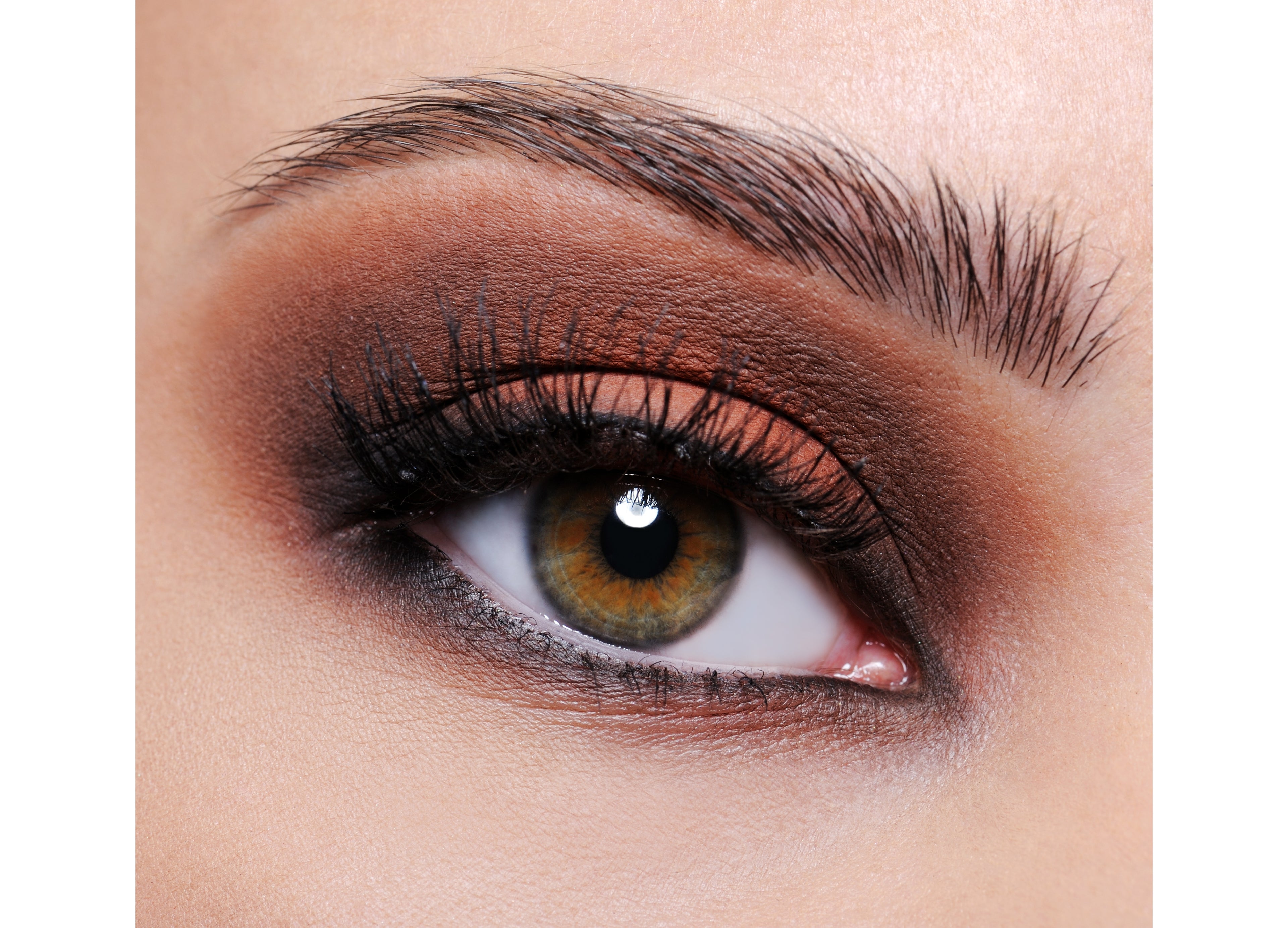Nahaufnahme von Auge mit Smokey Eyes Make-up