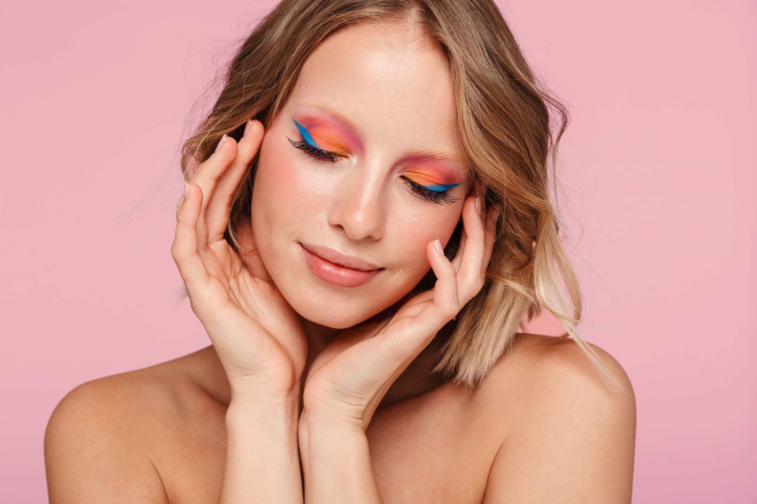 Frau mit wunderschönem Augen Make-up