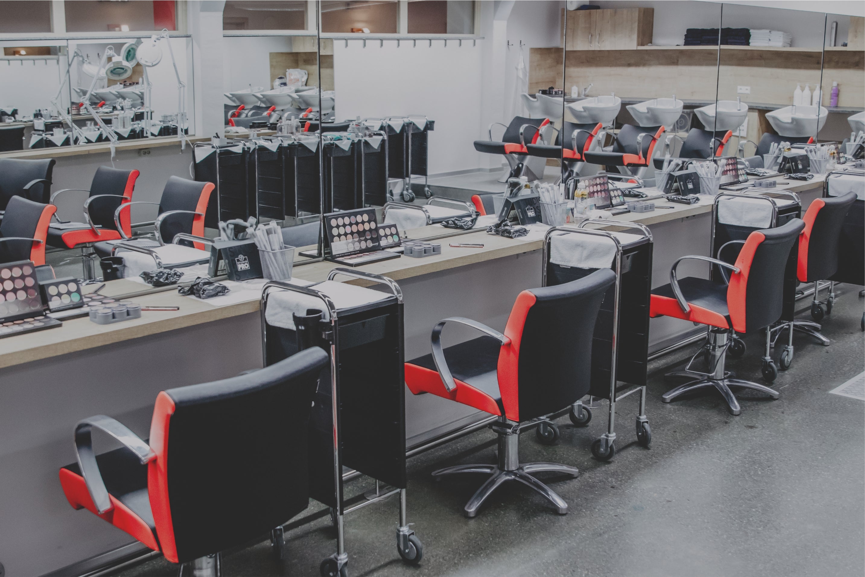 professionell eingerichteter Schulungsraum der German Beauty Academy